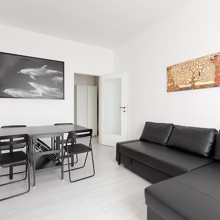 Apartment With Balcony -Bisceglie Red Line Subway Milano Dış mekan fotoğraf