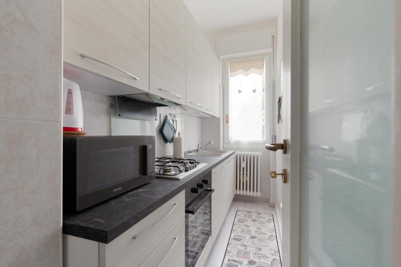 Apartment With Balcony -Bisceglie Red Line Subway Milano Dış mekan fotoğraf