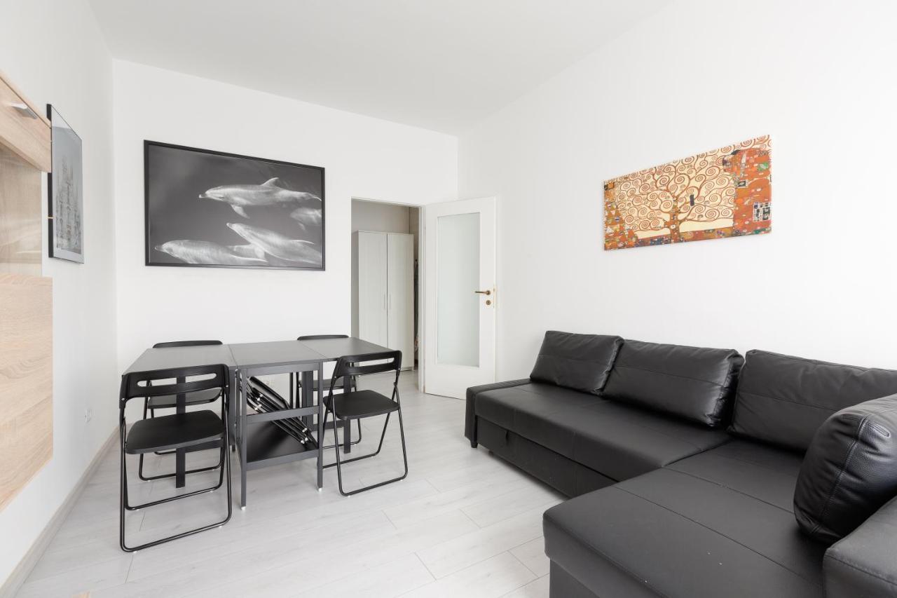 Apartment With Balcony -Bisceglie Red Line Subway Milano Dış mekan fotoğraf