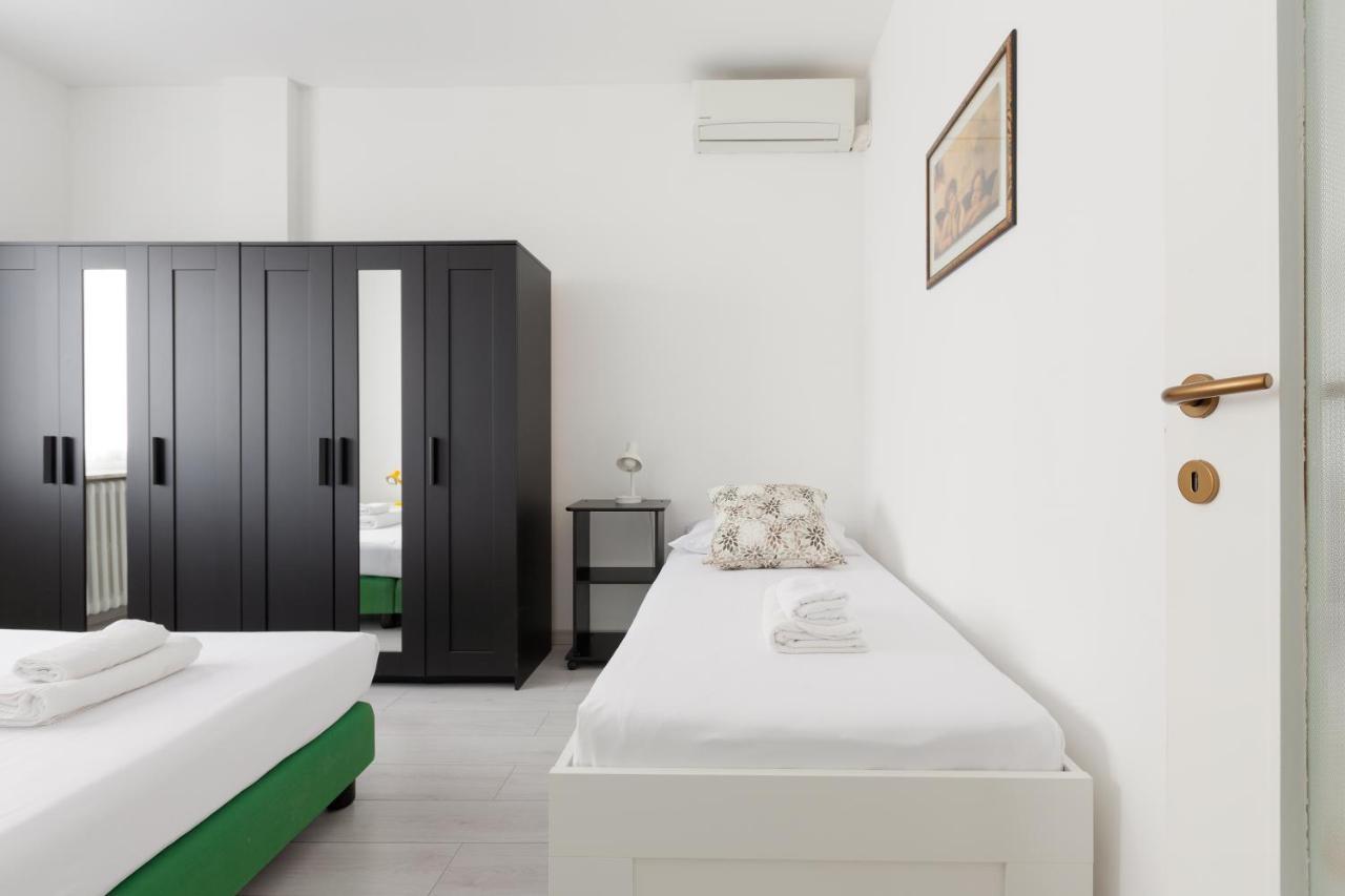 Apartment With Balcony -Bisceglie Red Line Subway Milano Dış mekan fotoğraf