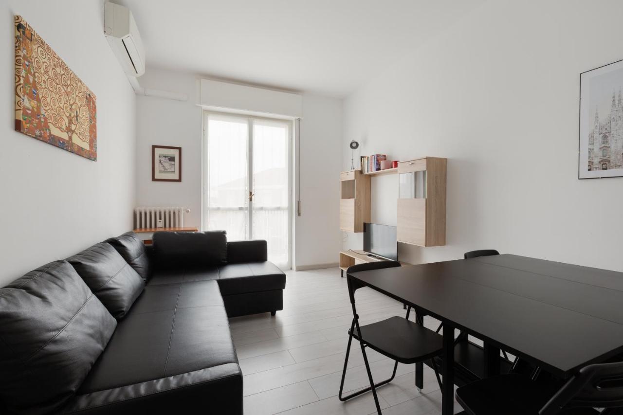 Apartment With Balcony -Bisceglie Red Line Subway Milano Dış mekan fotoğraf