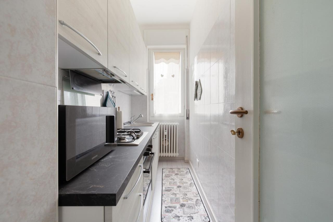 Apartment With Balcony -Bisceglie Red Line Subway Milano Dış mekan fotoğraf