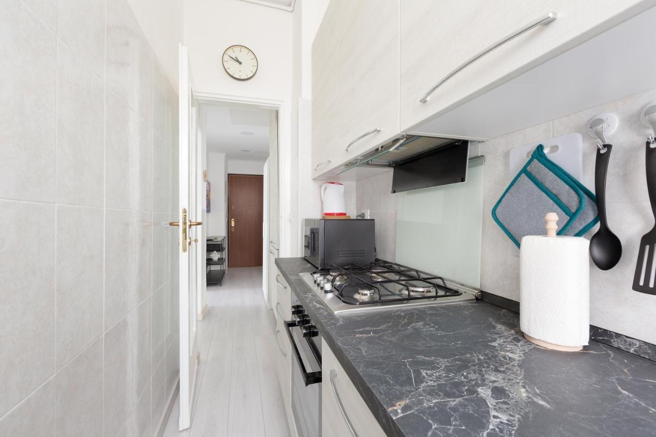 Apartment With Balcony -Bisceglie Red Line Subway Milano Dış mekan fotoğraf