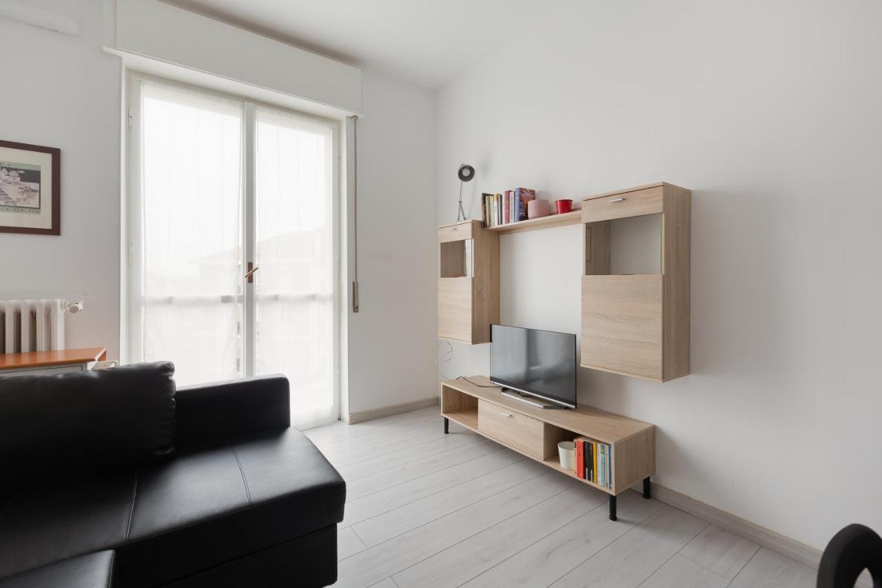 Apartment With Balcony -Bisceglie Red Line Subway Milano Dış mekan fotoğraf